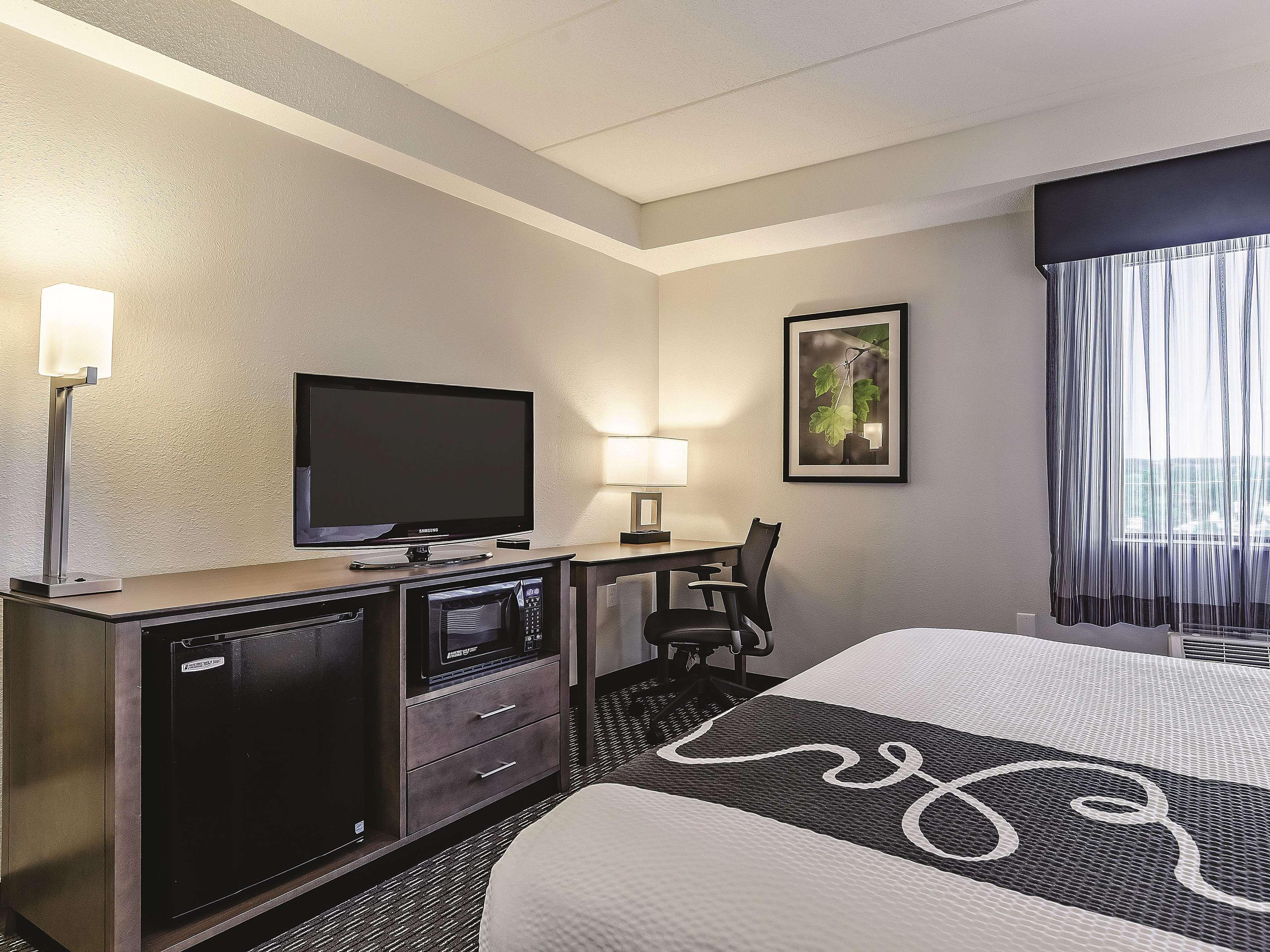 La Quinta By Wyndham Warwick Providence Airport Hotel Екстериор снимка
