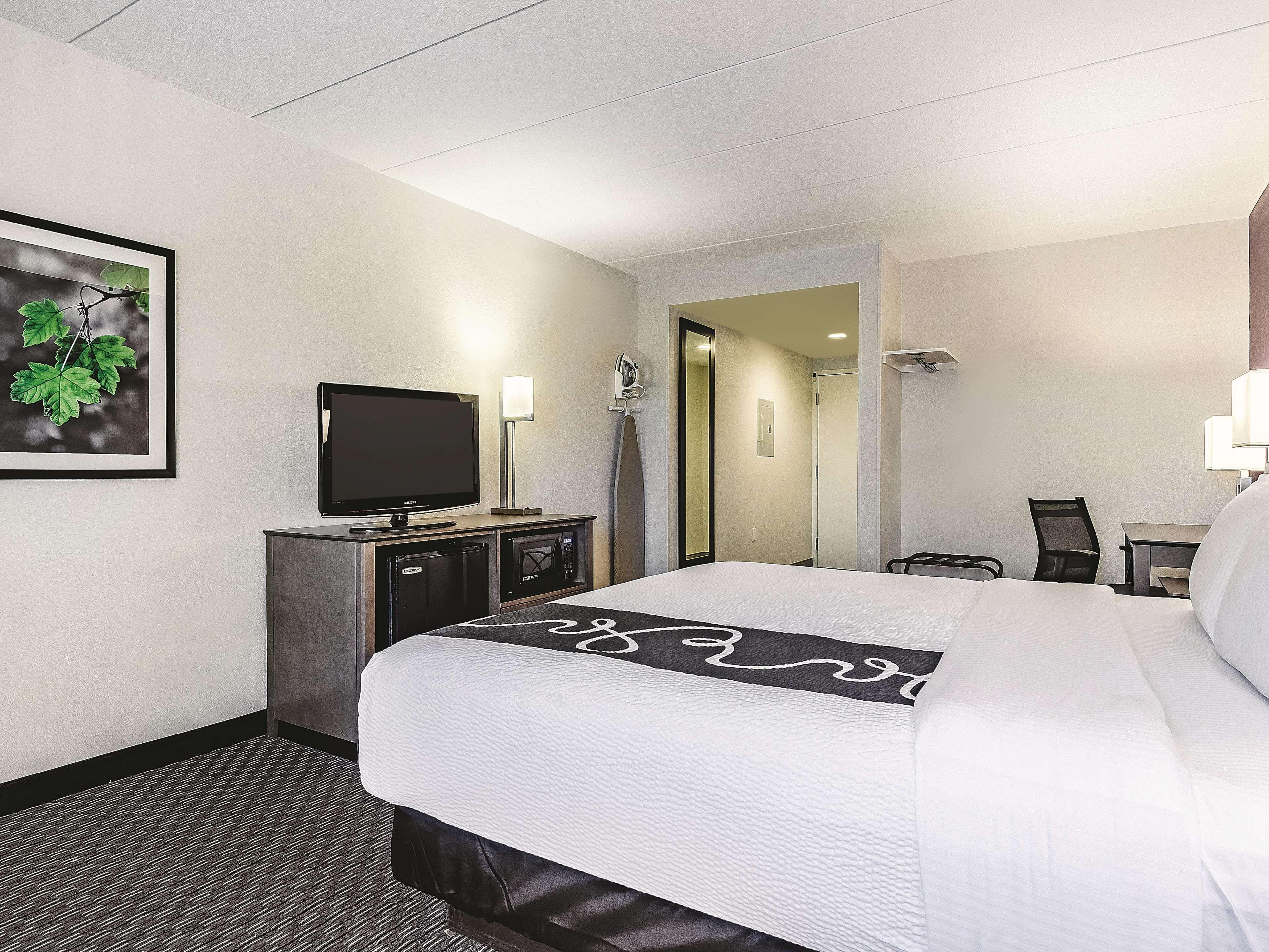 La Quinta By Wyndham Warwick Providence Airport Hotel Екстериор снимка