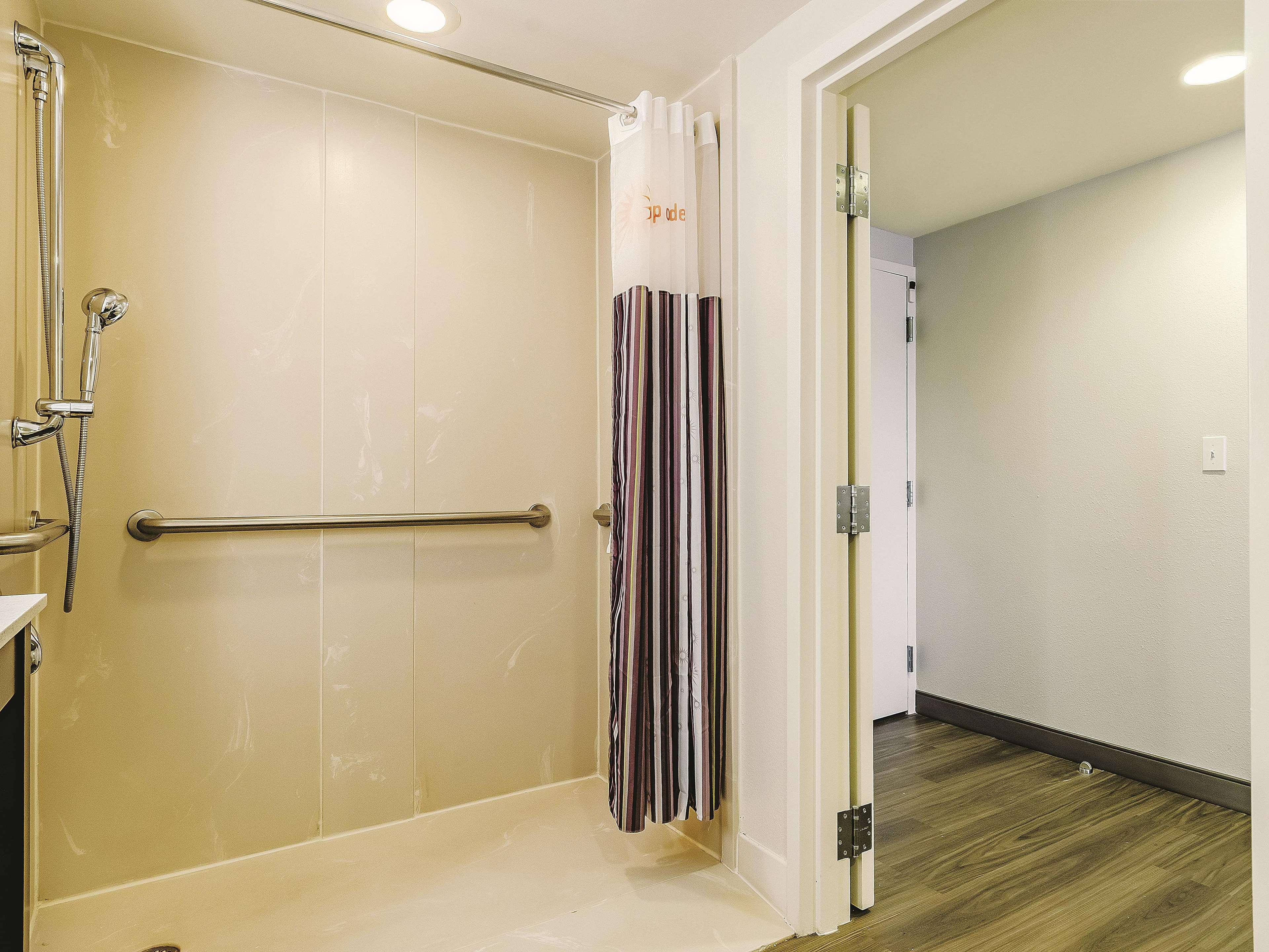 La Quinta By Wyndham Warwick Providence Airport Hotel Екстериор снимка