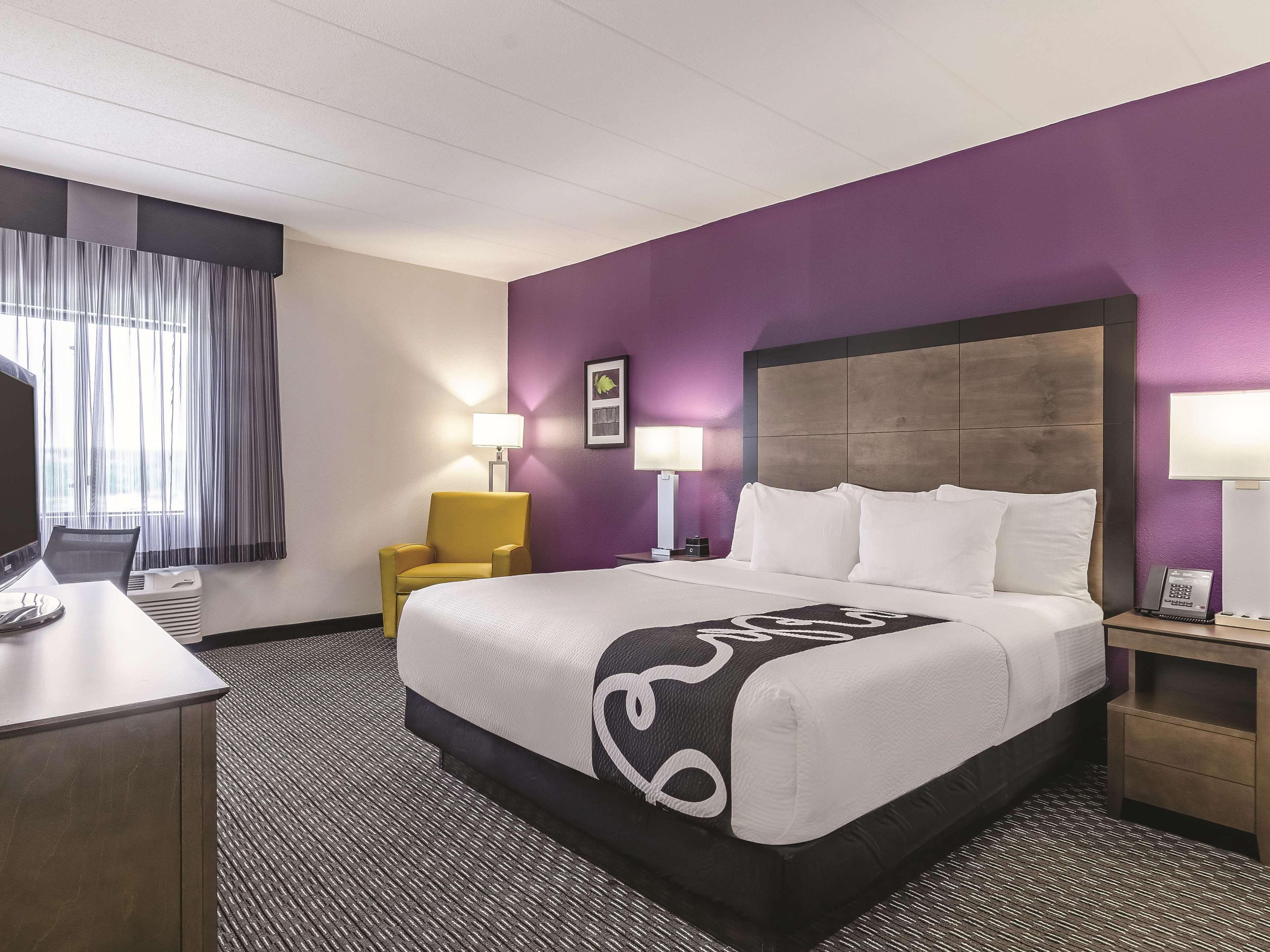 La Quinta By Wyndham Warwick Providence Airport Hotel Екстериор снимка