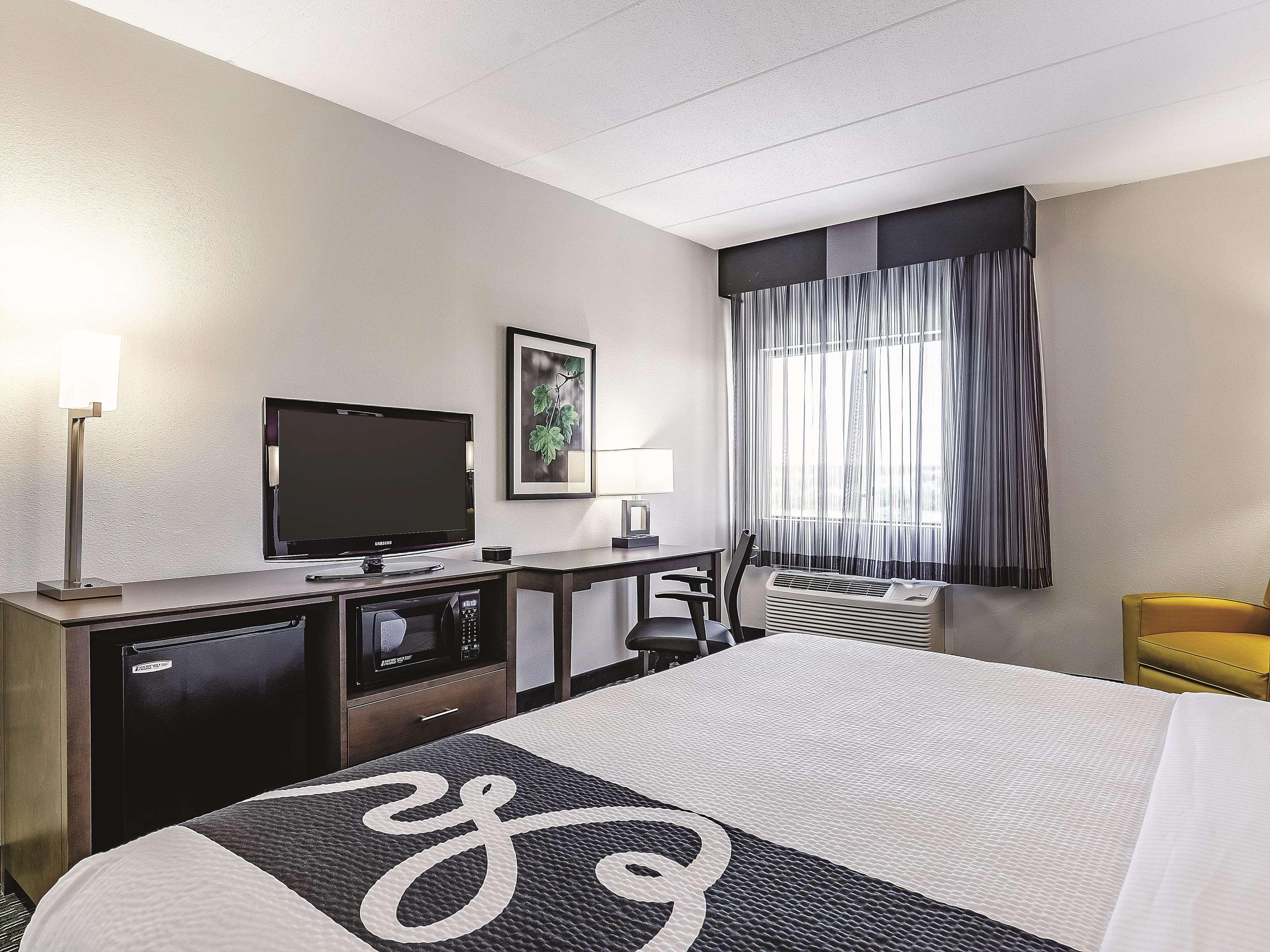 La Quinta By Wyndham Warwick Providence Airport Hotel Екстериор снимка
