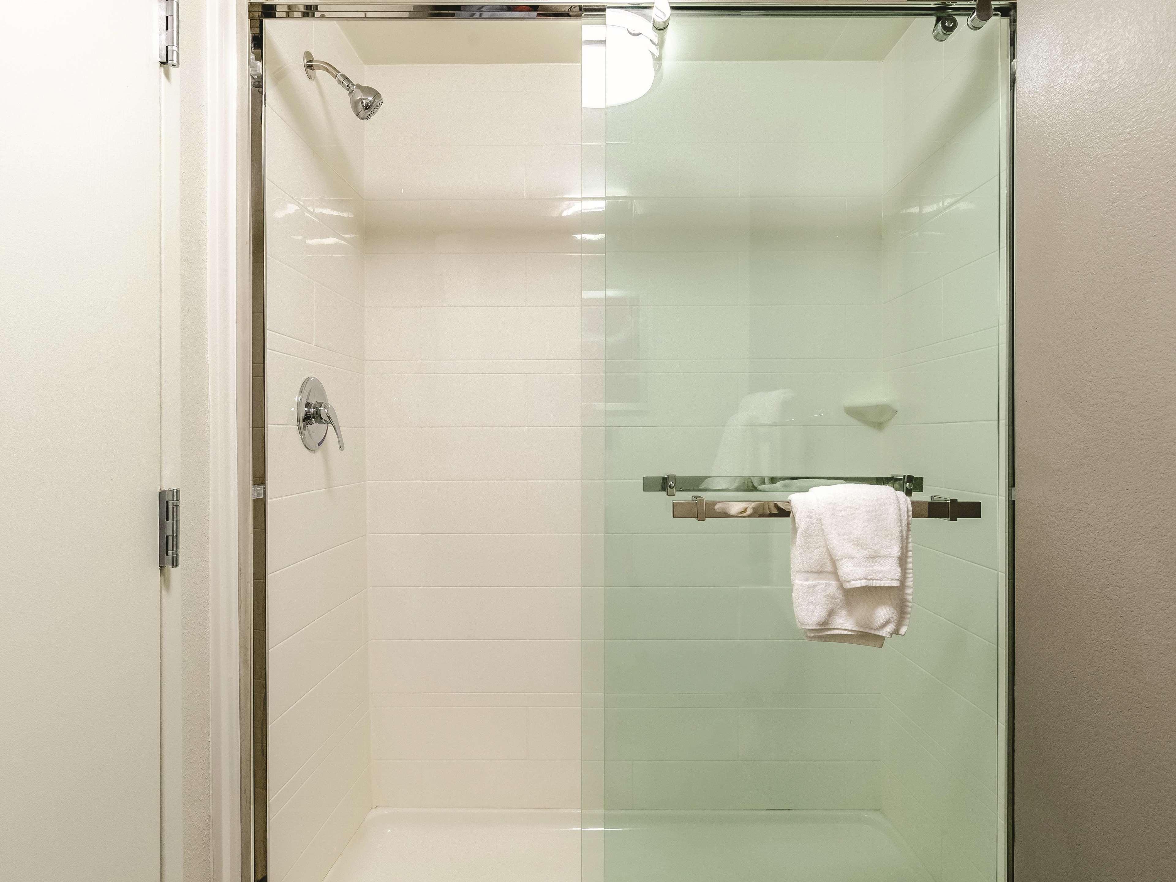 La Quinta By Wyndham Warwick Providence Airport Hotel Екстериор снимка
