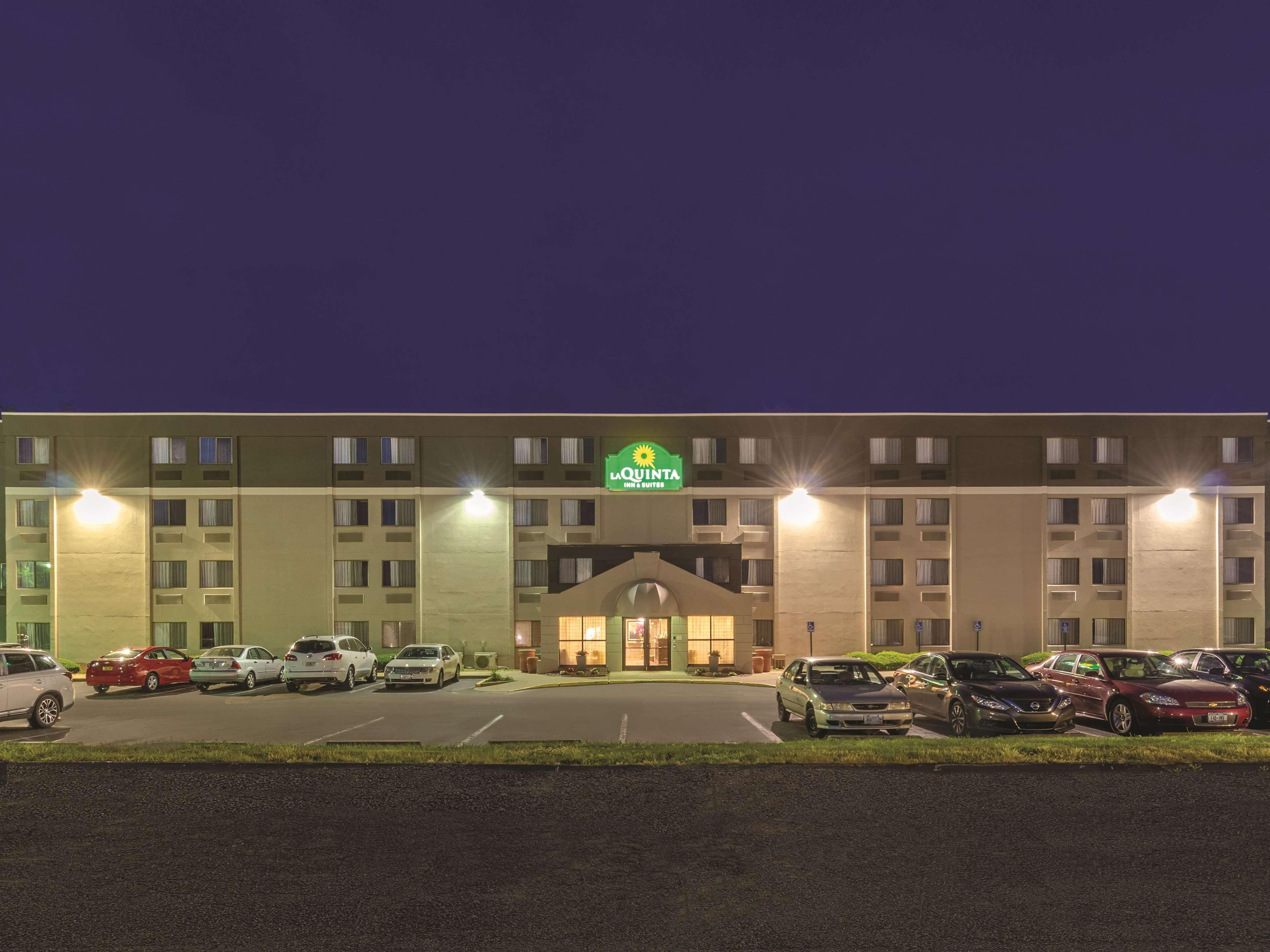 La Quinta By Wyndham Warwick Providence Airport Hotel Екстериор снимка