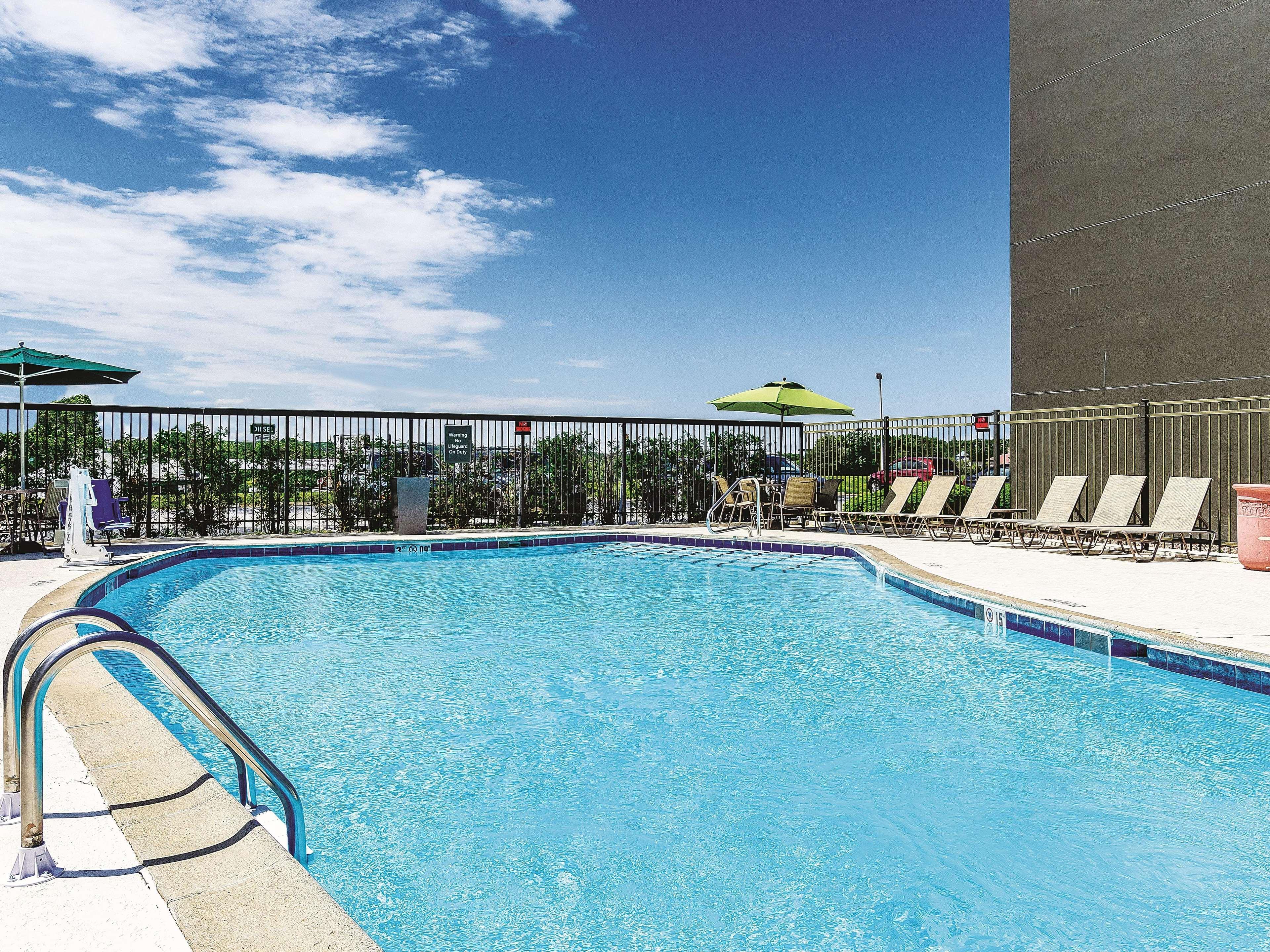 La Quinta By Wyndham Warwick Providence Airport Hotel Екстериор снимка