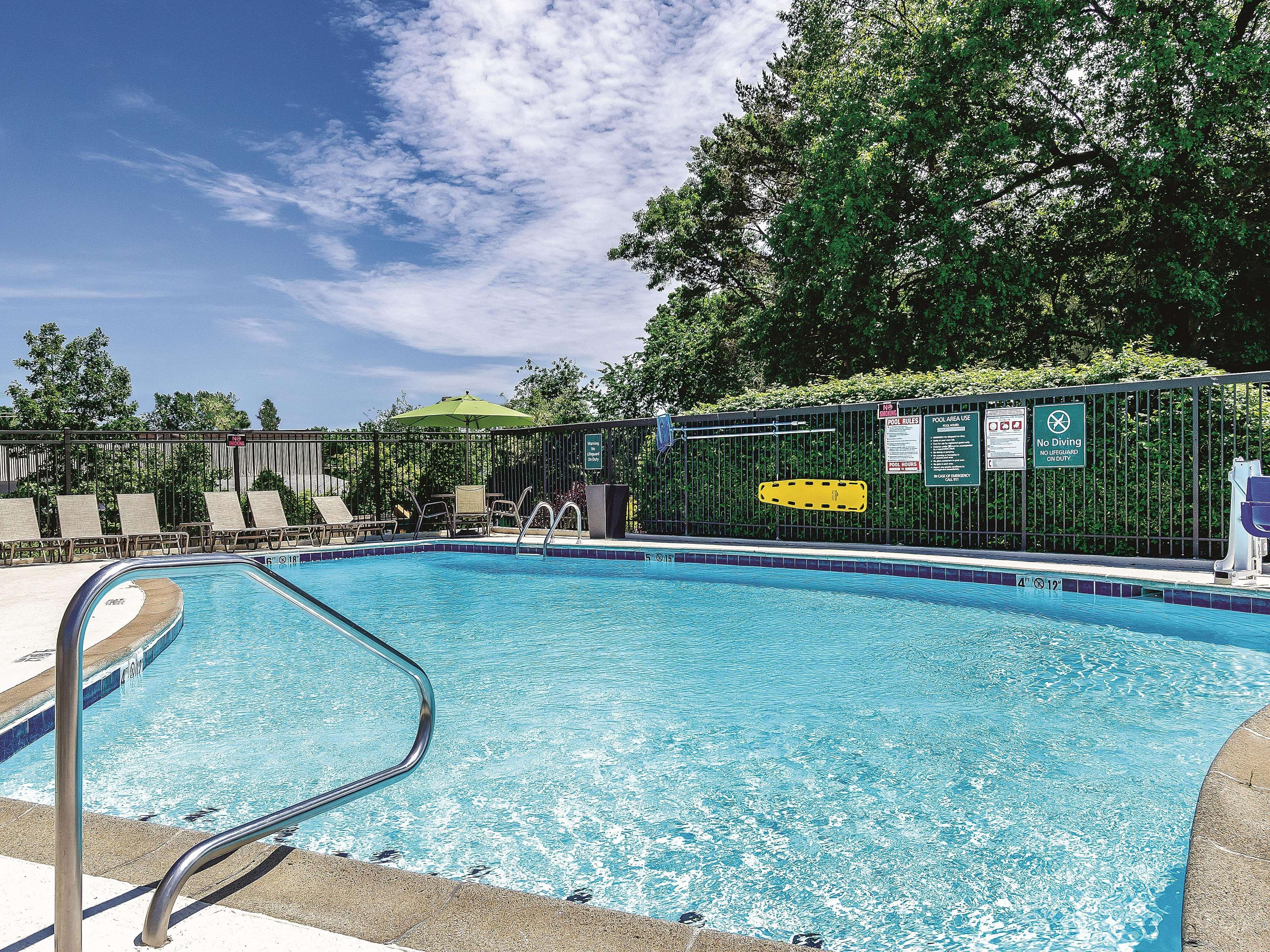 La Quinta By Wyndham Warwick Providence Airport Hotel Екстериор снимка