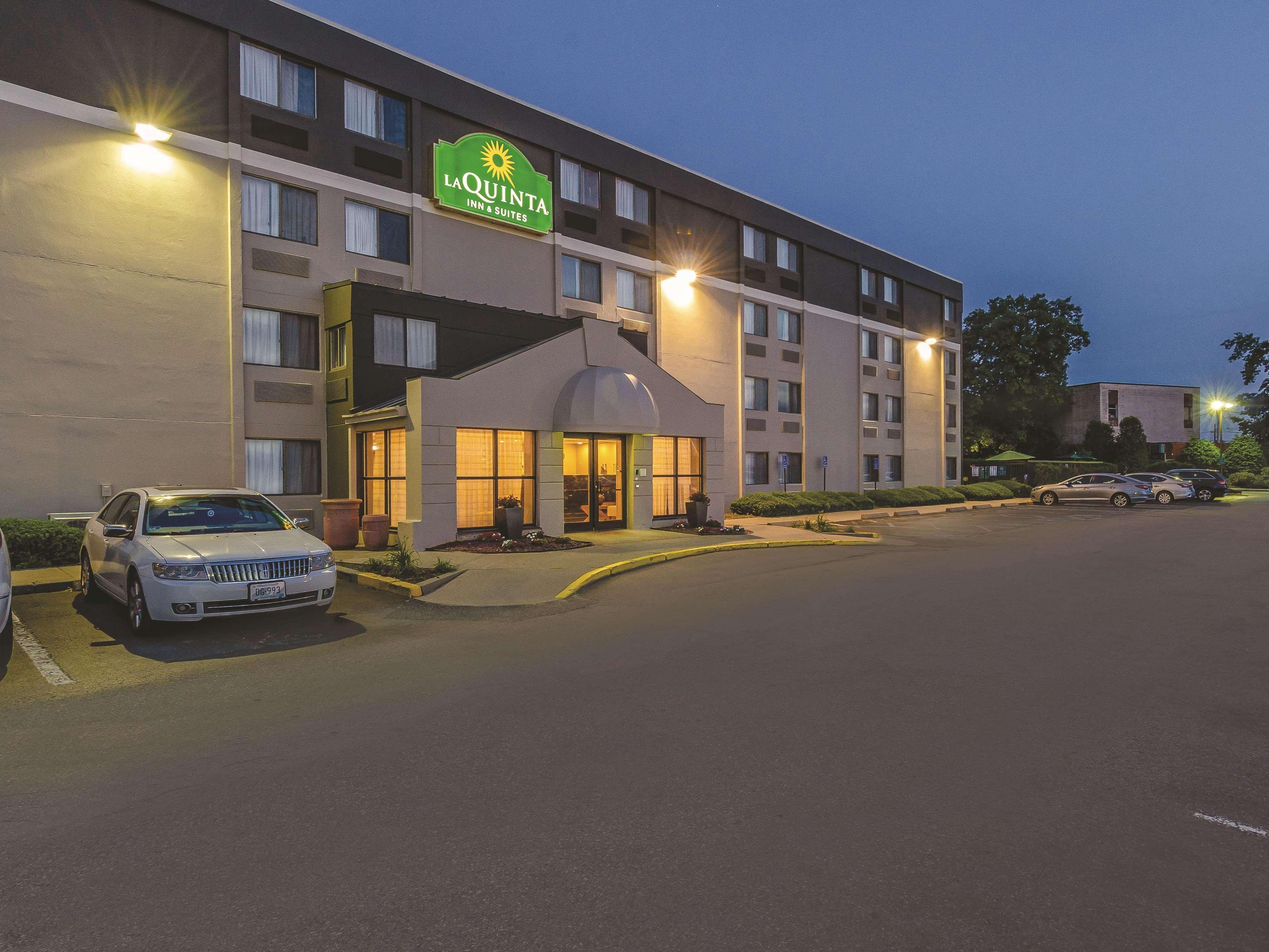La Quinta By Wyndham Warwick Providence Airport Hotel Екстериор снимка