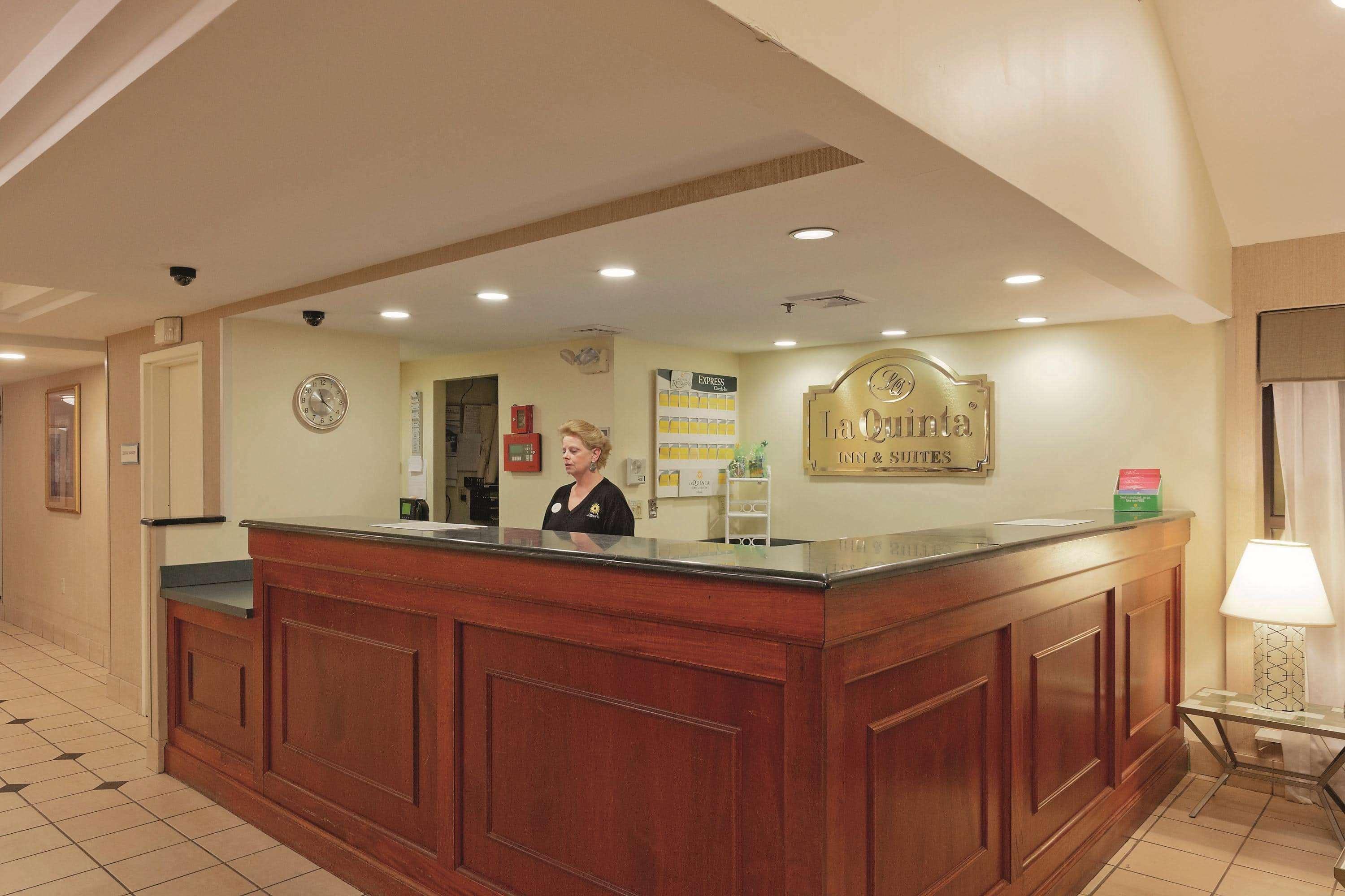 La Quinta By Wyndham Warwick Providence Airport Hotel Екстериор снимка