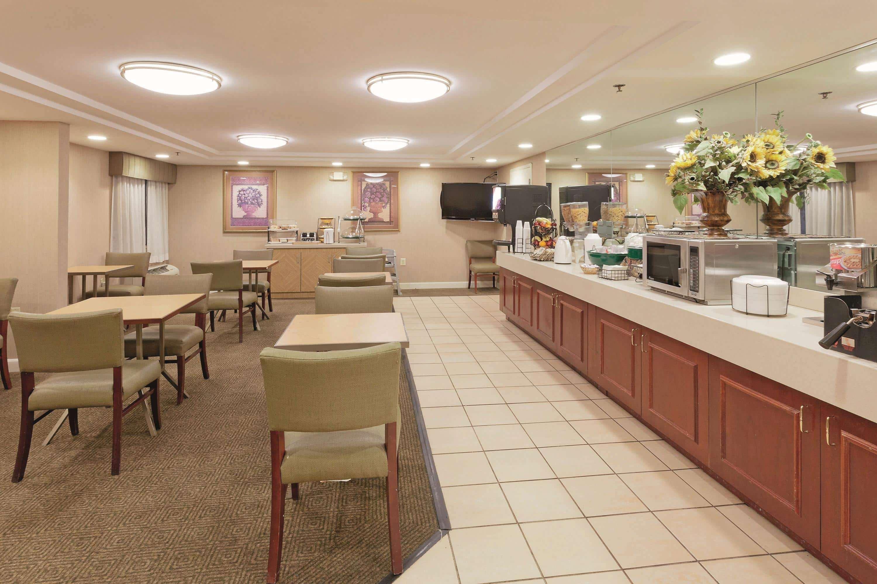 La Quinta By Wyndham Warwick Providence Airport Hotel Екстериор снимка