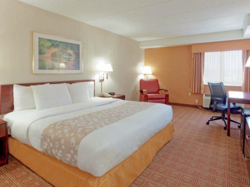 La Quinta By Wyndham Warwick Providence Airport Hotel Екстериор снимка