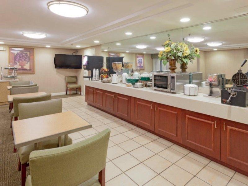 La Quinta By Wyndham Warwick Providence Airport Hotel Екстериор снимка