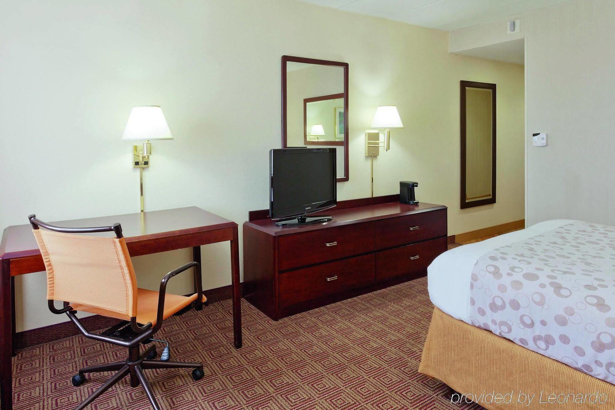 La Quinta By Wyndham Warwick Providence Airport Hotel Екстериор снимка