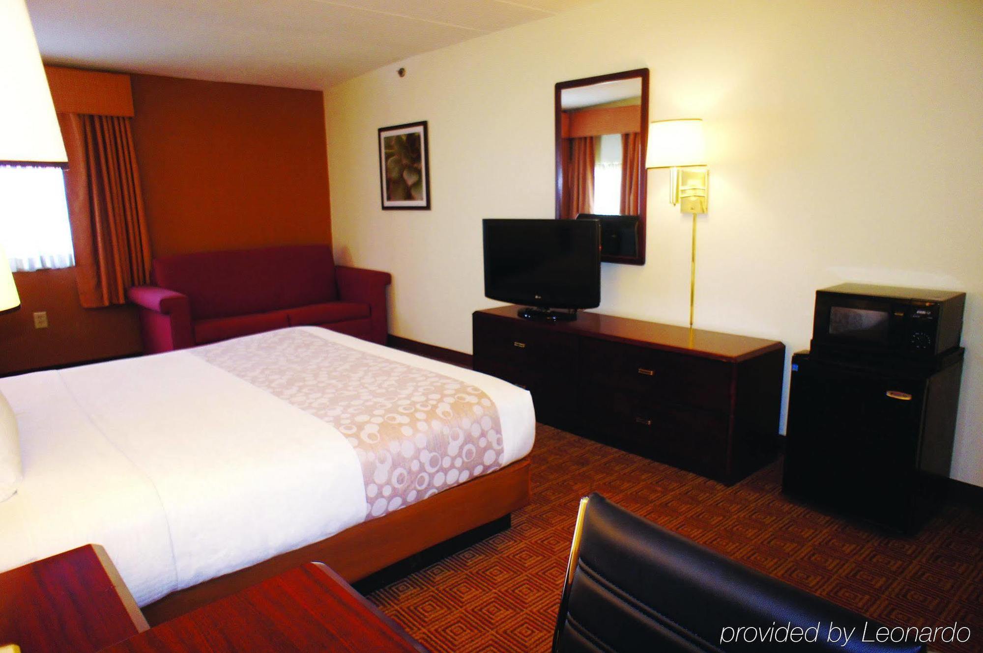 La Quinta By Wyndham Warwick Providence Airport Hotel Екстериор снимка
