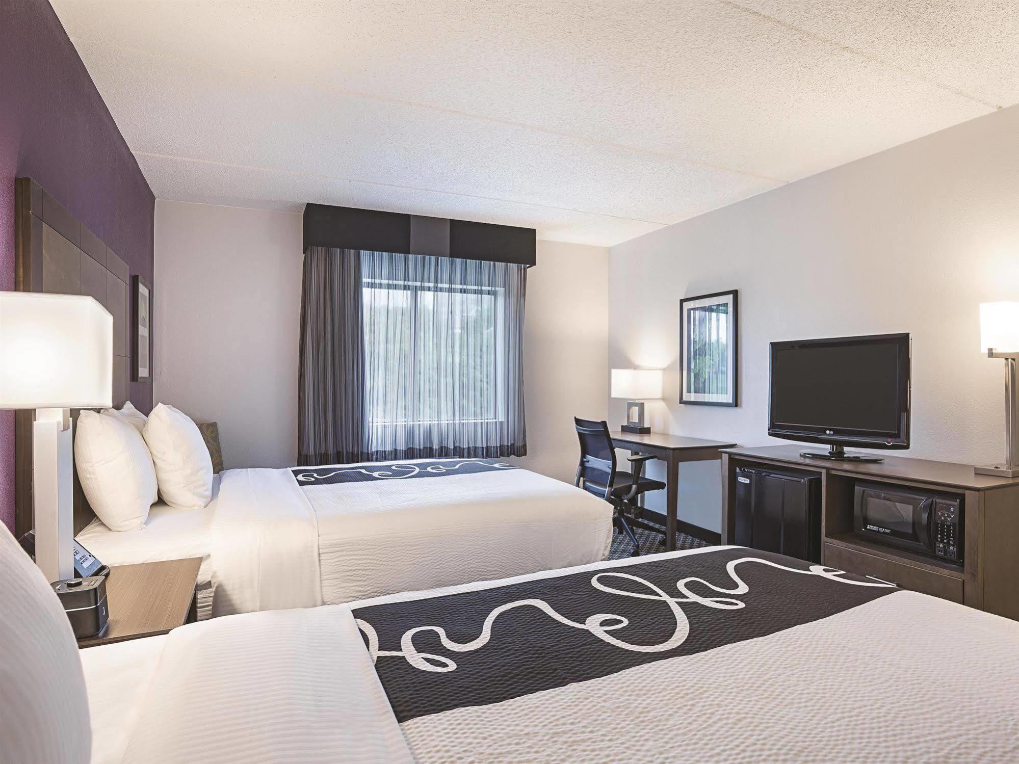 La Quinta By Wyndham Warwick Providence Airport Hotel Екстериор снимка
